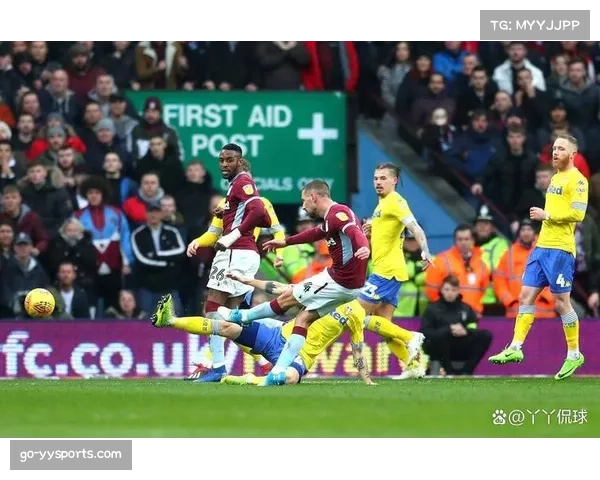 斯特鲁伊克领衔利兹联三后卫，防守稳定性关键