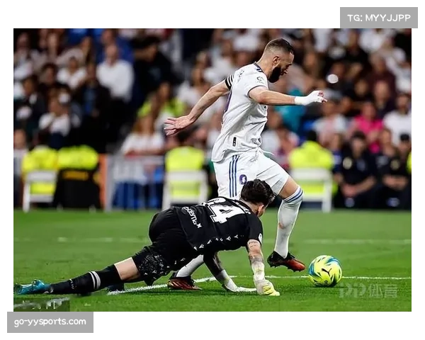 特写：莱万特门将卡德纳斯，一位善于指挥防线进行高位压迫的“清道夫”